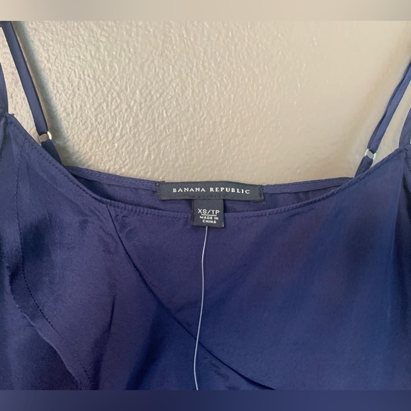 BNWT- Banana Republic 💙 100 silk Ruffled Cami. Xsmall - Picture 3 of 4